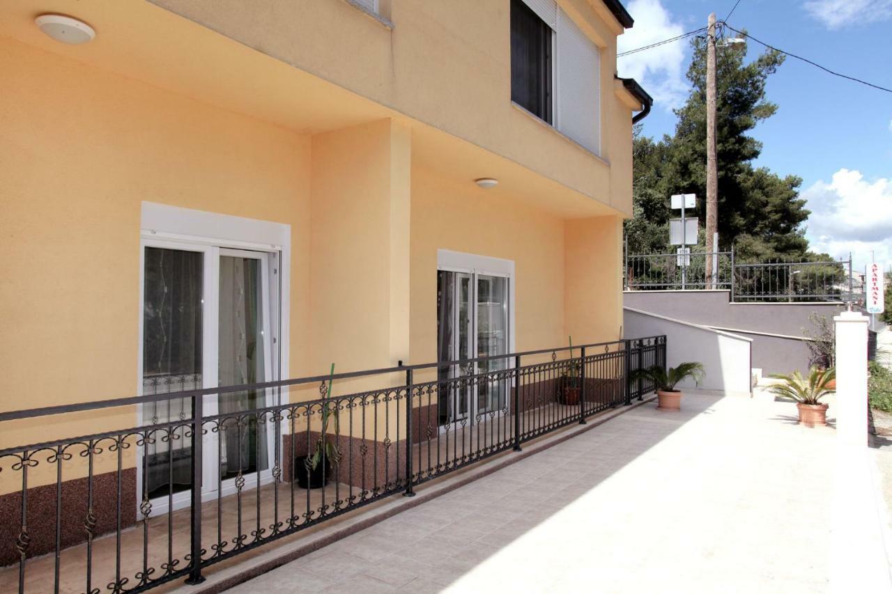 Apartments Viki Trogir Exterior photo